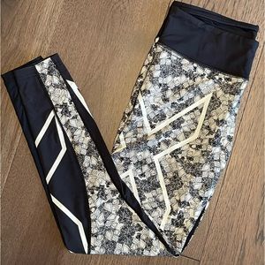 2XU Floral Geometric Pattern Leggings